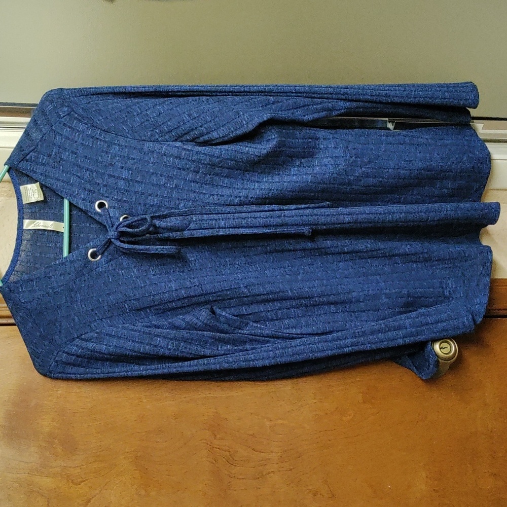 💥5/$10💥💙Chenault  Beautiful Top
